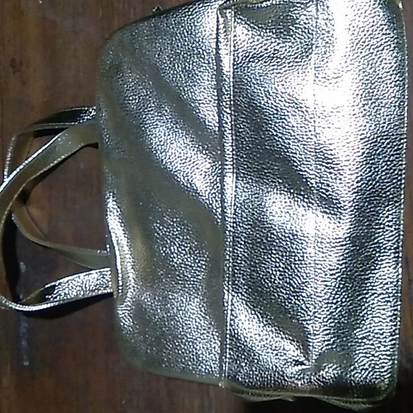 ⭐️ Gold tone makeup bag with purple on inside - Picture 2 of 5